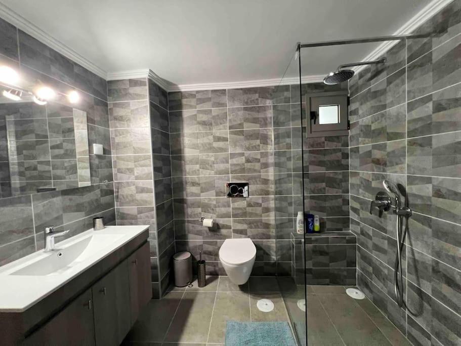 Spacious And Beautiful House 피레아스 외부 사진