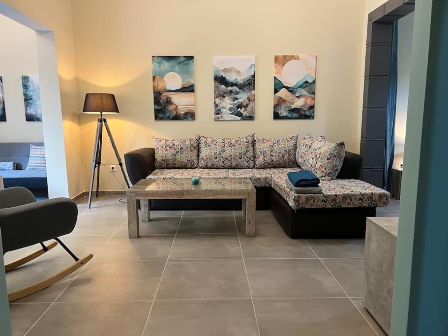 Spacious And Beautiful House 피레아스 외부 사진