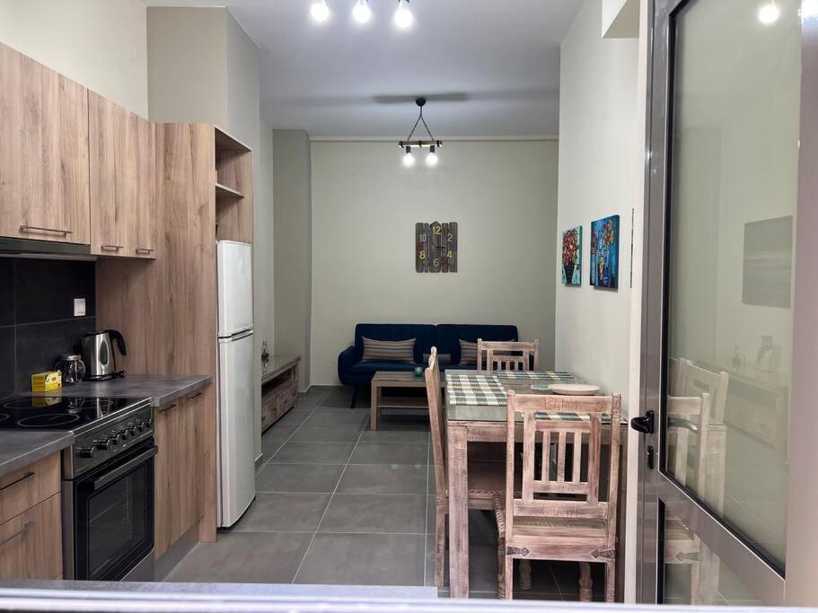 Spacious And Beautiful House 피레아스 외부 사진