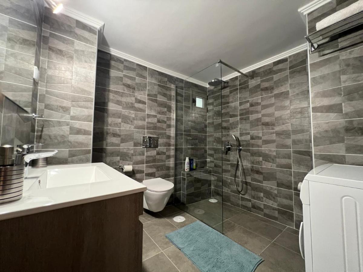 Spacious And Beautiful House 피레아스 외부 사진